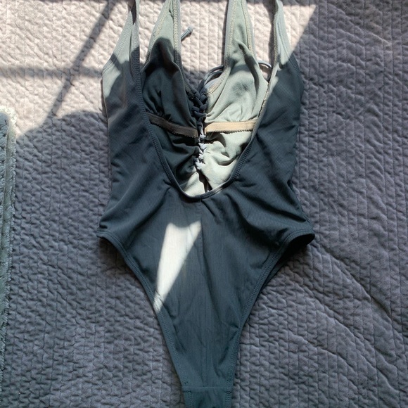 swimsuit - Picture 5 of 6